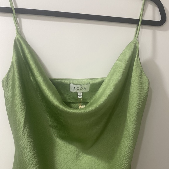 Textured satin Olive dress from Vici - Picture 3 of 3